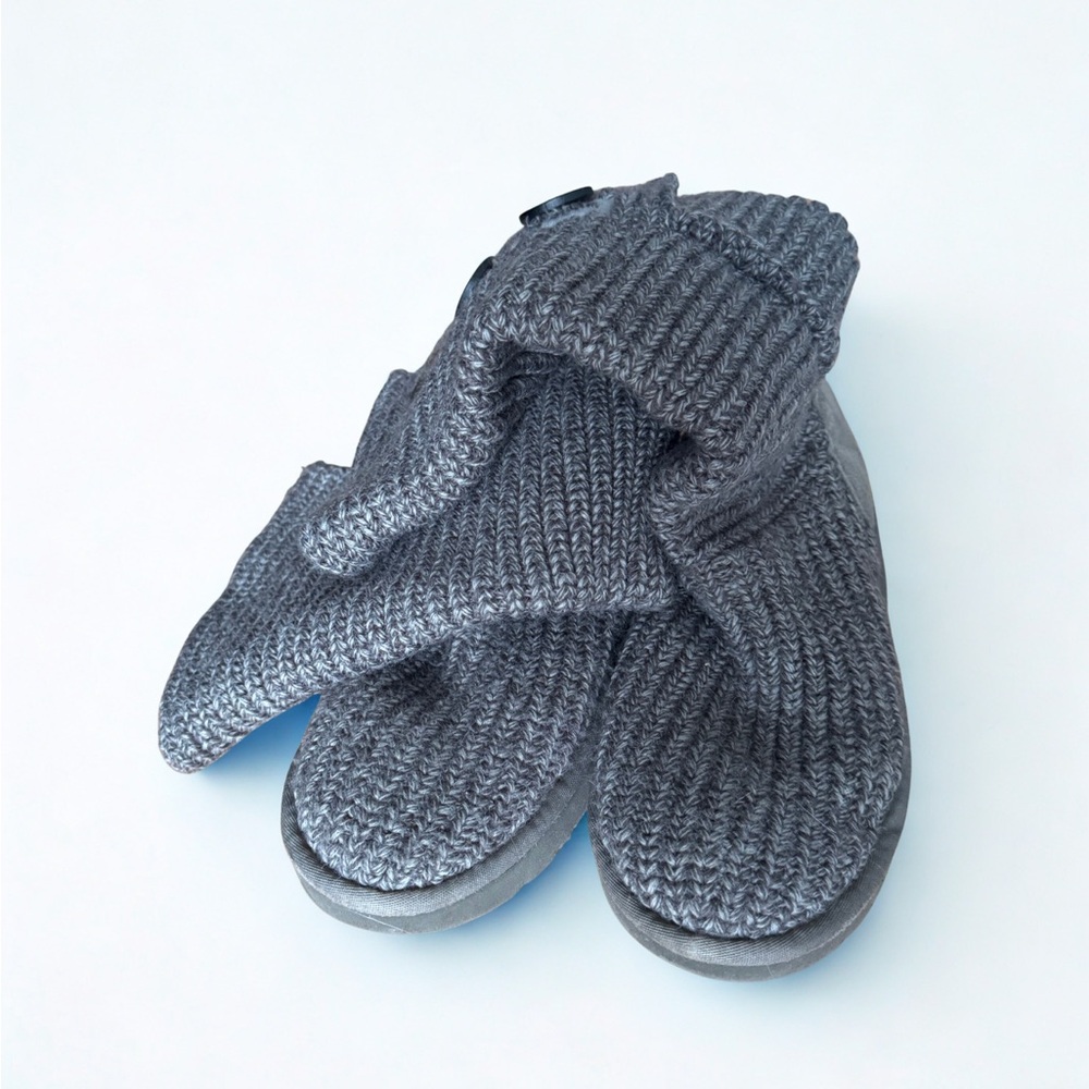 UGG Gray Knit Button Winter Boots, EUC, Women’s Size 7 - Picture 2 of 6
